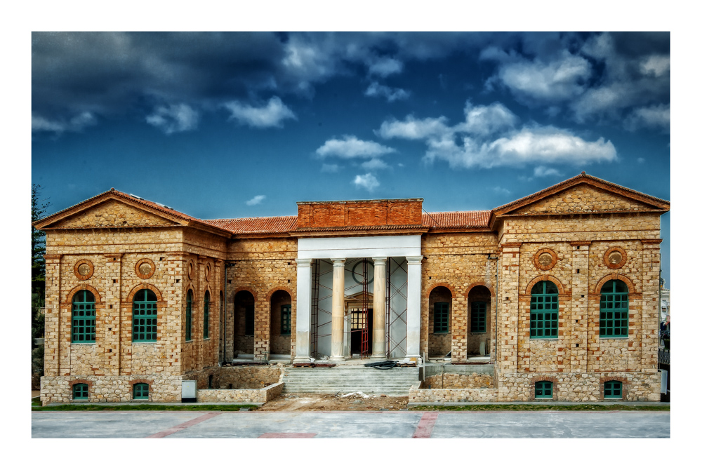 Δεν στάθηκα μπροστά σε αυτό το κτήριο επειδή εντυπωσιάστη...
