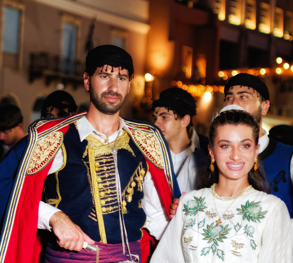 Αναβίωσε ο κρητικός γάμος στο πλαίσιο της παραδοσιακής στράτας Χανίων ....