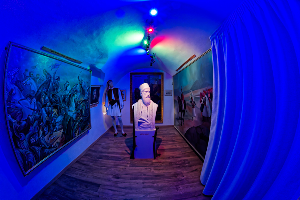 Ο fisheye άνοιξε ολόκληρο τον μικρό χώρο του μουσείου Παπαφλέσσα σε ένα κάδρο. Πρόκληση, η σωστή θέση της μηχανής ώστε οι κα…