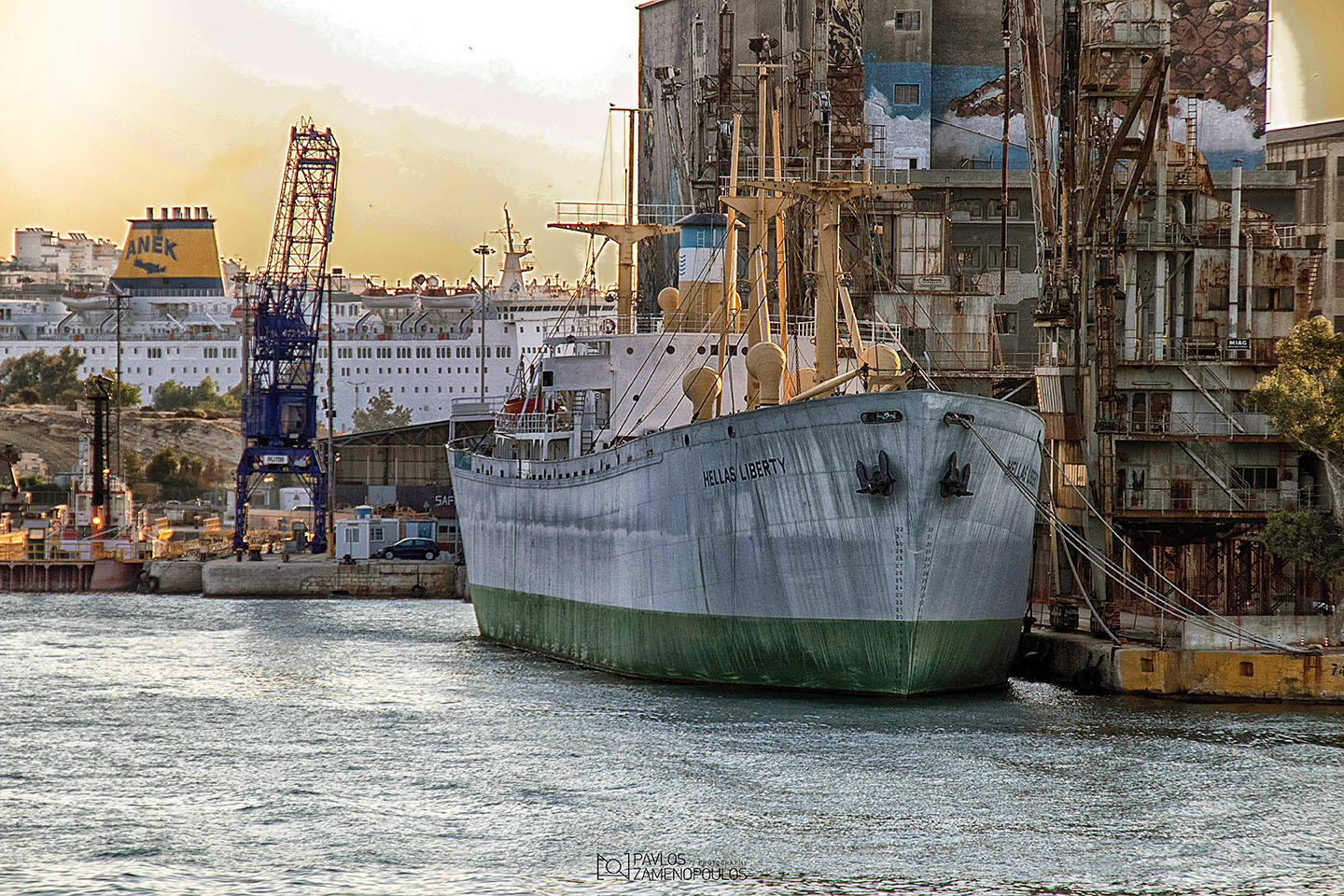 Το πλοίο - μουσείο HELLAS LIBERTY στον ντόκο στο λιμάνι του Πειραιά.