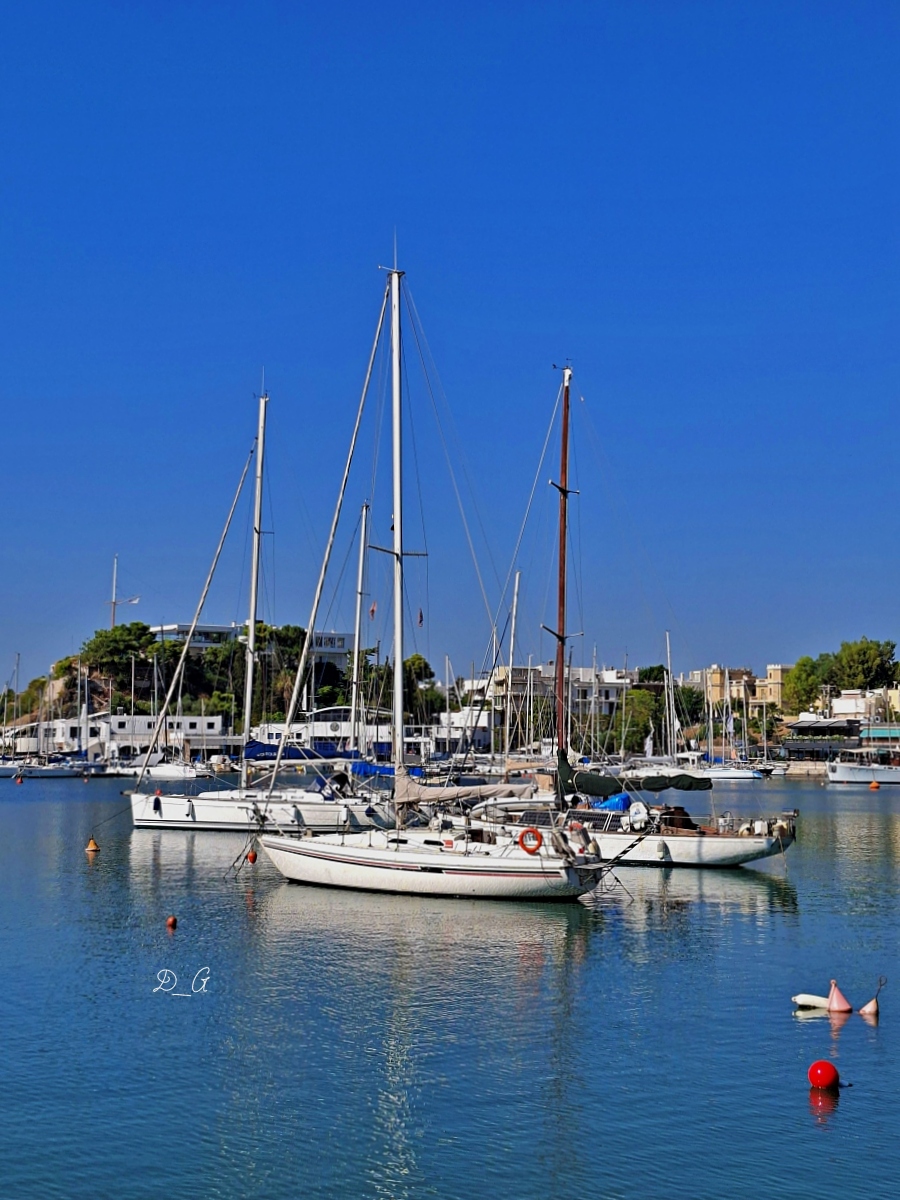 Όταν είμαι στην πόλη, αγαπώ ιδιαίτερα αυτά τα μέρη, από Μικρολίμανο μέχρι Πειραϊκή, και συχνά οι ...