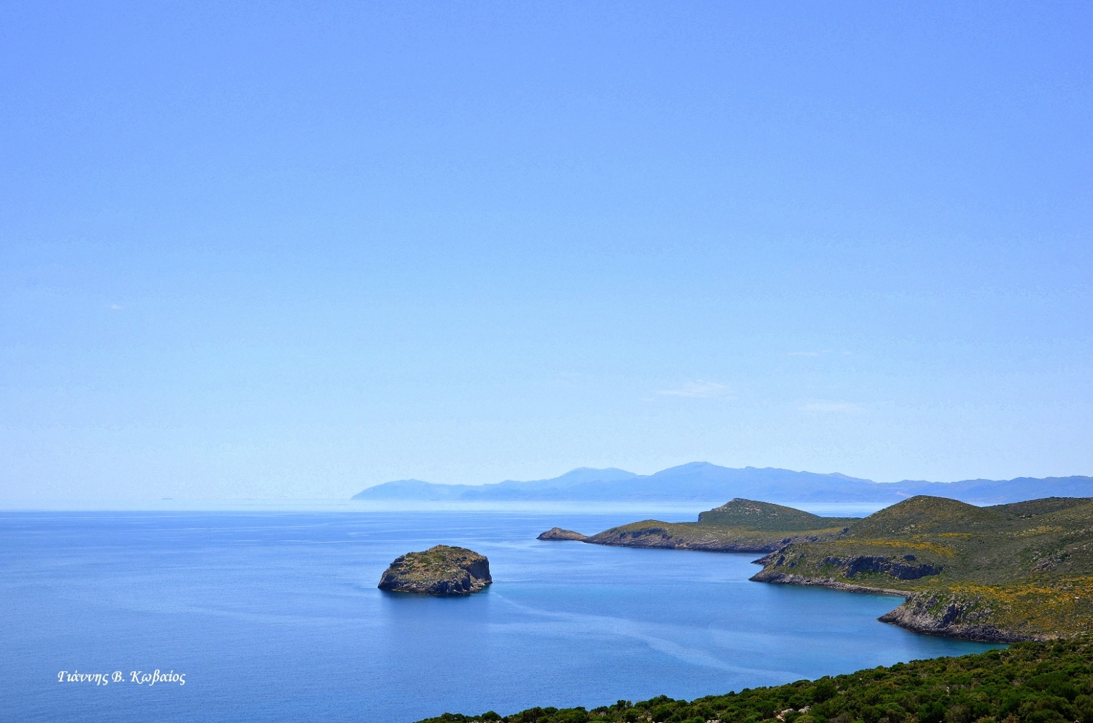 ΑΝΑΣΣΑ

Ὅλοι σέ λένε Θάλασσα.
Μά ἐγώ σέ ξέρω
Ἄνασσα!...